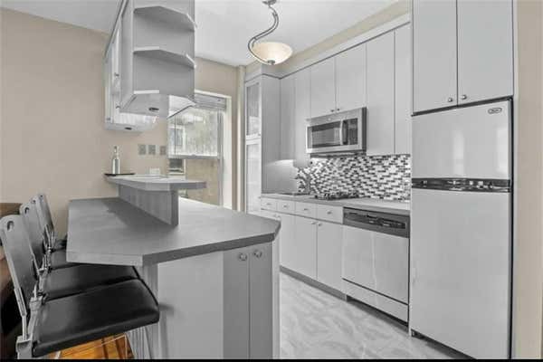 1 bed, 1 bath, 800 sqft, $2,500