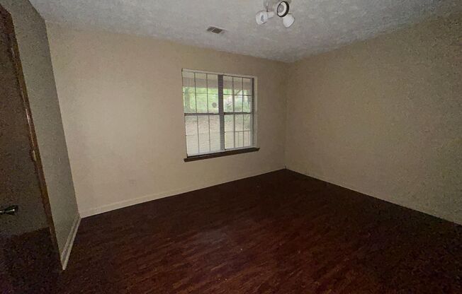 2 beds, 1.5 baths, $1,095