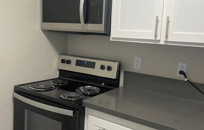 2 beds, 1 bath, 896 sqft, $1,995, Unit 102