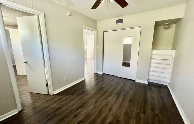 2 beds, 1 bath, 700 sqft, $1,225, Unit 104