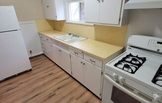 2 beds, 1 bath, $995, Unit C