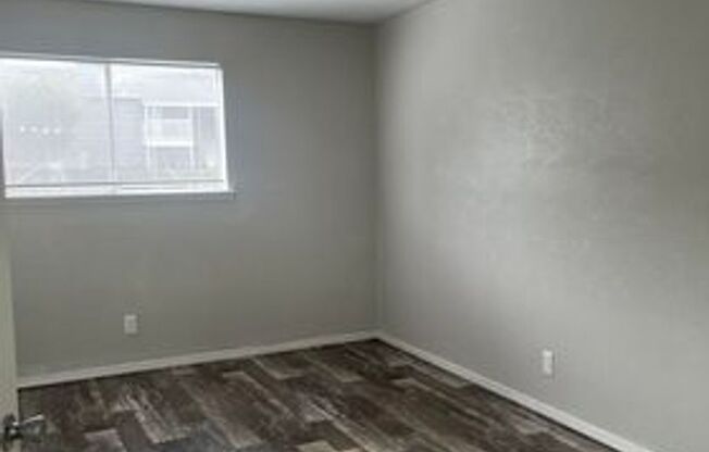 2 beds, 1 bath, 900 sqft, $1,051, Unit 16D