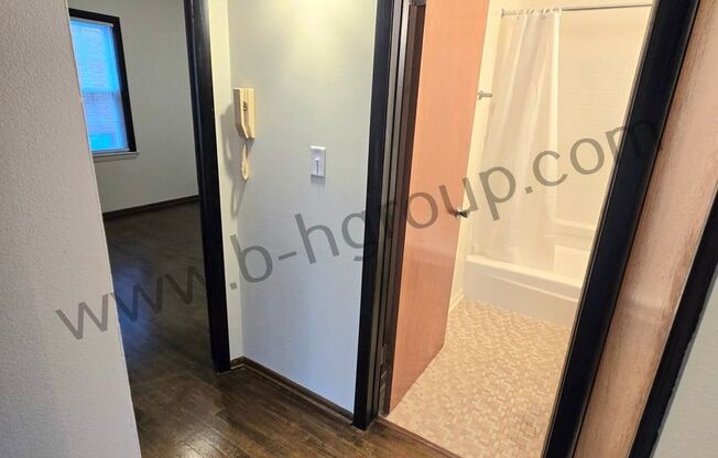 2 beds, 1 bath, 750 sqft, $995, Unit 2105-3