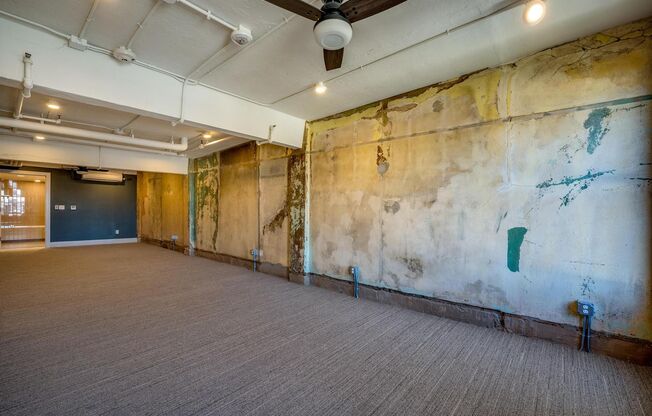 Studio, 1 bath, 640 sqft, $1,700, Unit STR 219 N ALAMO #403