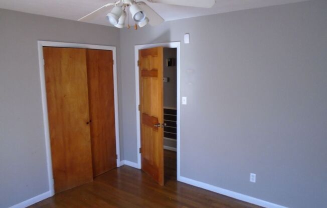 3 beds, 2 baths, $1,300