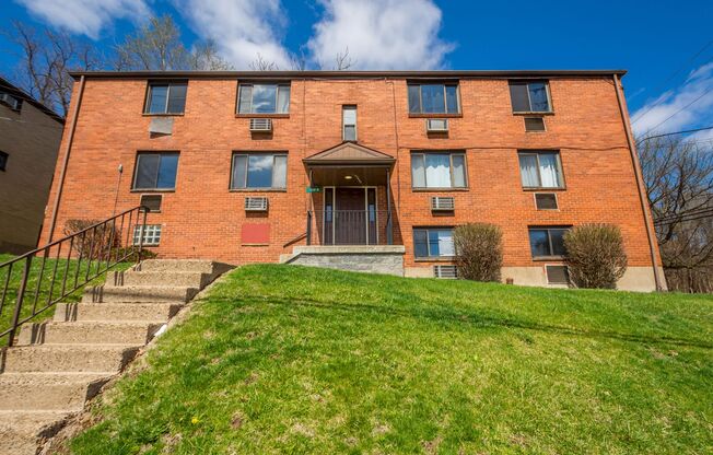 2 beds, 1 bath, 850 sqft, $949, Unit 10615 Lindberg Ave. C2 - Apt. 2