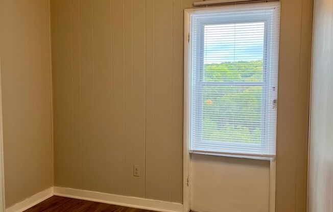 2 beds, 1 bath, 465 sqft, $1,095, Unit 212