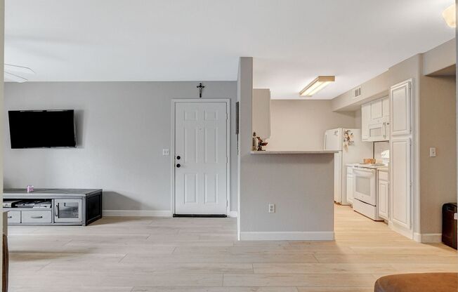 1 bed, 1 bath, $1,200, Unit # 1172