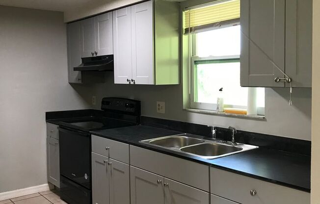 2 beds, 1 bath, $1,350