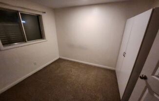 1 bed, 1 bath, $500, Unit 2-BSMT End Room