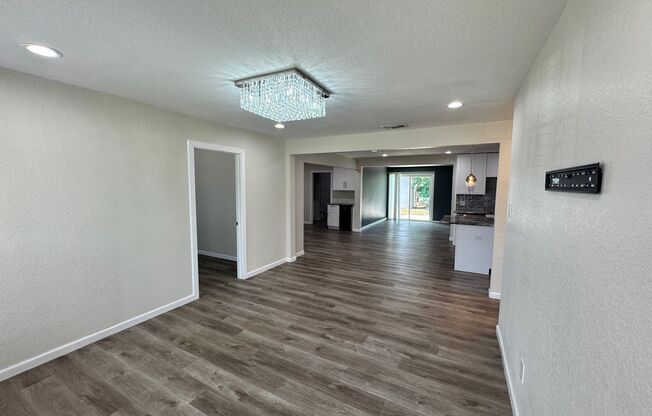 Ready For Move In - Nicely Renovated Large 5 bedroom 3 bath home in North Central SA - Near 281 & the Quarry