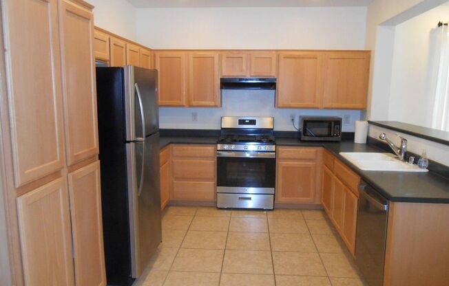 Spacious 2 Bedroom Home near Cactus and Maryland with Community Pool and Playground