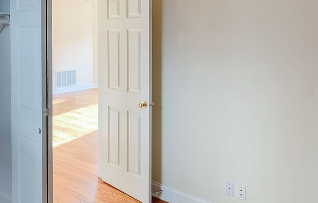 2 beds, 1 bath, 730 sqft, $2,595, Unit 859-3S