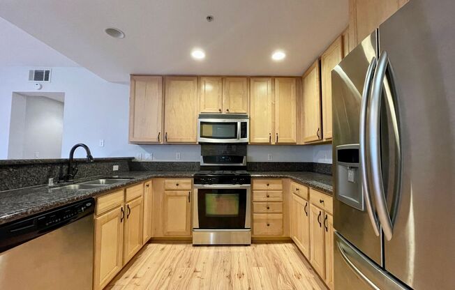 Beautiful Upscale and Modern 2 Bedroom 2 Bath Townhouse Style Condo in San Jose
