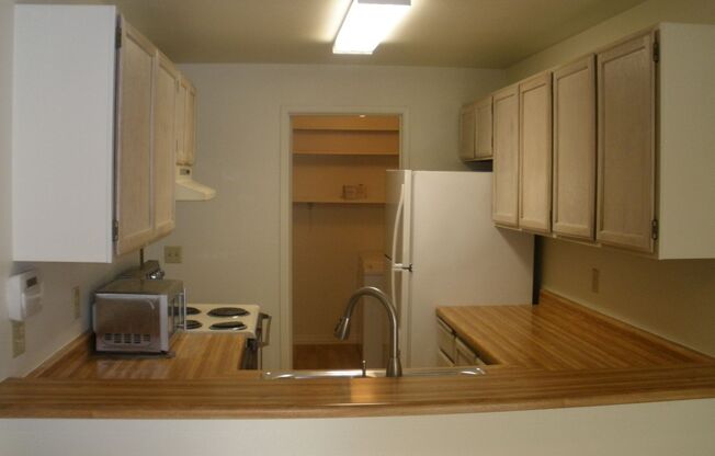 2 beds, 1 bath, $2,295