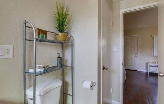 Studio, 1 bath, 325 sqft, $1,600, Unit 2233-01