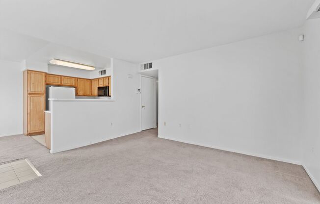 Beautiful 2 Bedroom Condo with Community Pool in Whitney, Las Vegas!