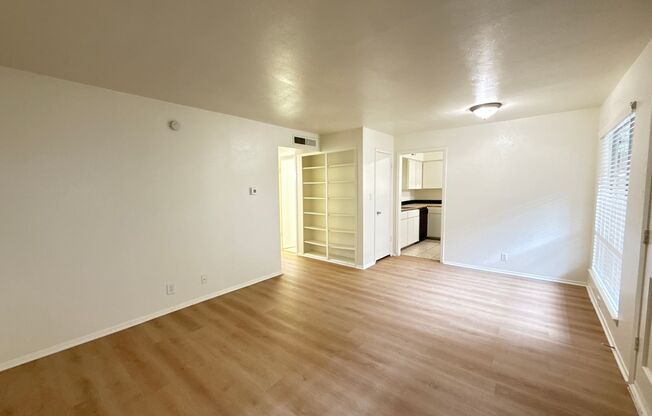 2 beds, 1 bath, 924 sqft, $1,875, Unit OPA-252