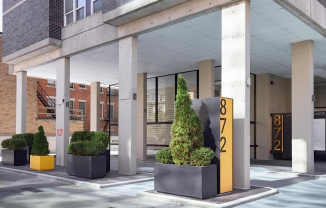 1 bed, 1.5 baths, 700 sqft, $3,400, Unit 807