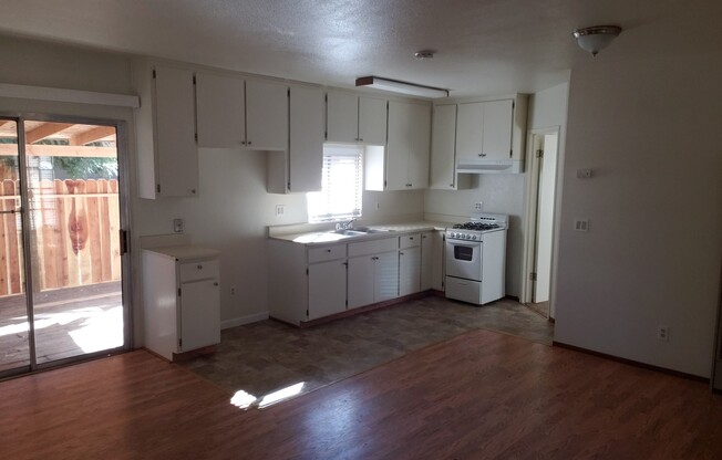 1 bed, 1 bath, 512 sqft, $1,400, Unit 816 Coldwell Ave.