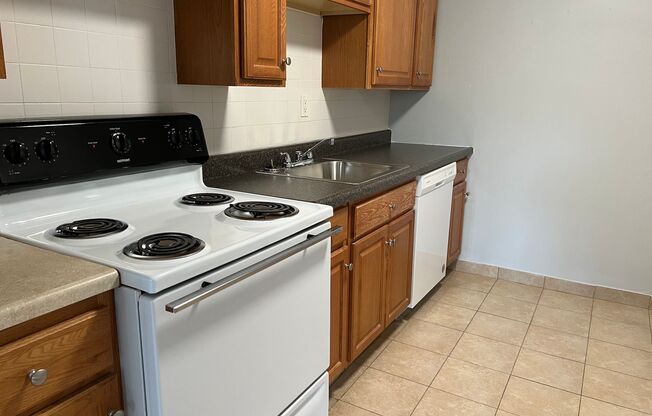 1 bed, 1 bath, 800 sqft, $1,399, Unit 600 South Highland Ave. #105