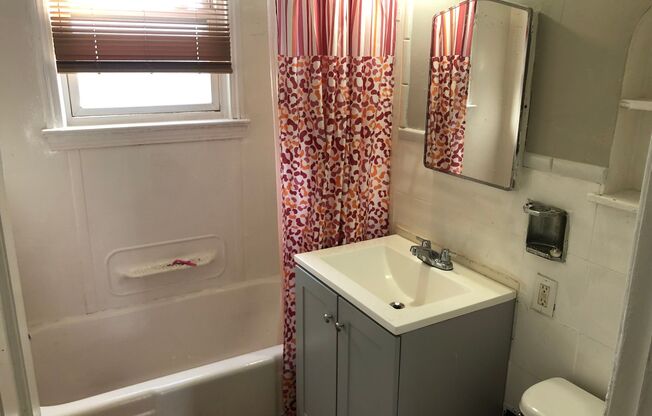 2 beds, 1 bath, $1,000