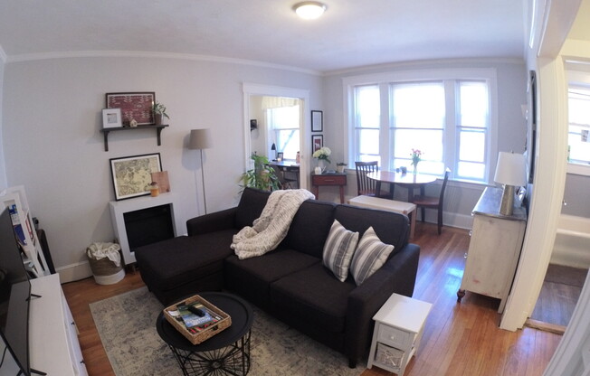 1 bed, 1 bath, $2,400, Unit 24