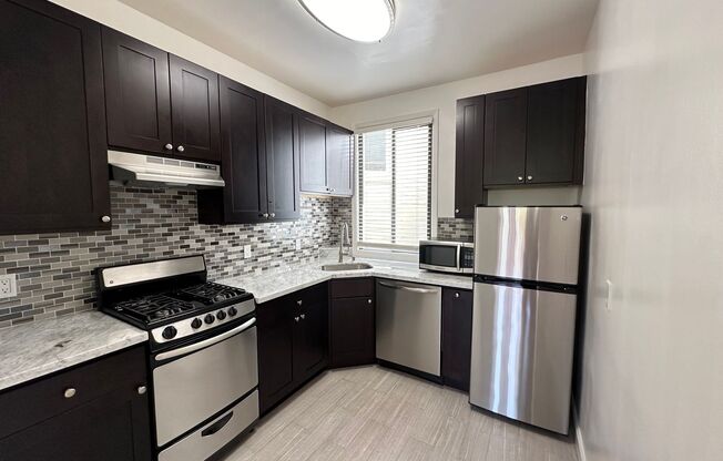 1 bed, 1 bath, 565 sqft, $2,895