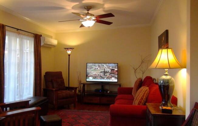1 bed, 1 bath, 700 sqft, $4,950