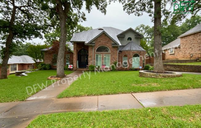 Spacious 4-Bedroom Home with Modern Kitchen, Dual Living Areas & Great Outdoor Space in Grapevine!
