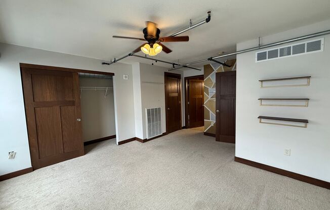 3 beds, 2 baths, $2,949, Unit #707