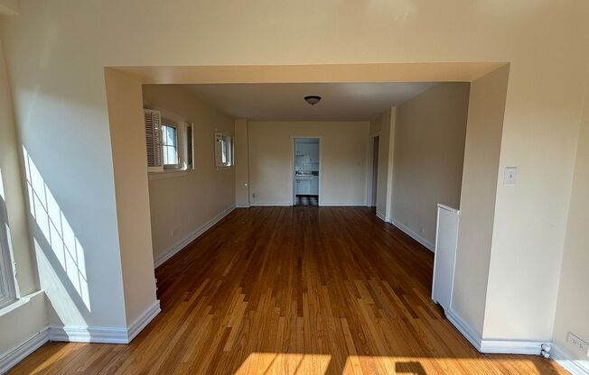 1 bed, 1 bath, 572 sqft, $1,510, Unit Old King Edward 21