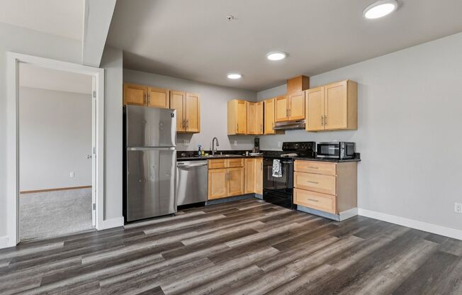 2 beds, 2 baths, 951 sqft, $1,795, Unit 901-2F