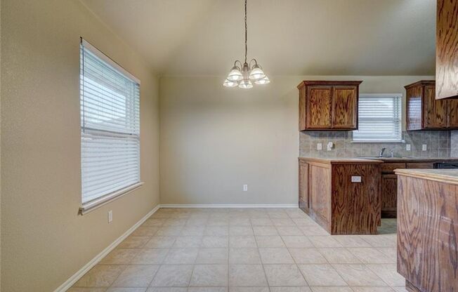 3 beds, 2 baths, $1,595