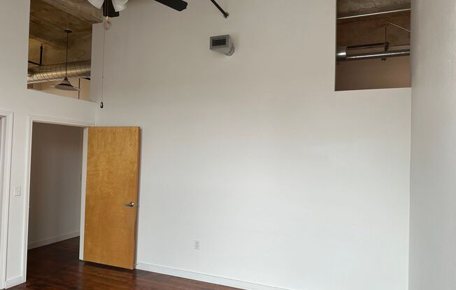 1 bed, 1 bath, 910 sqft, $1,945, Unit 402
