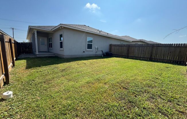 3 beds, 2 baths, 1,560 sqft, $1,595