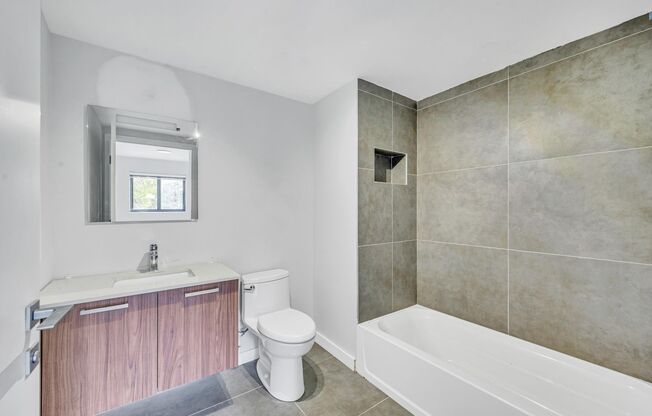 2 beds, 2 baths, 901 sqft, $2,769, Unit 302
