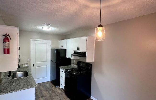 2 beds, 1 bath, 900 sqft, $1,395, Unit 117-14R