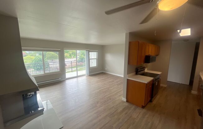 2 beds, 2 baths, 1,100 sqft, $2,445, Unit 3520 - 406