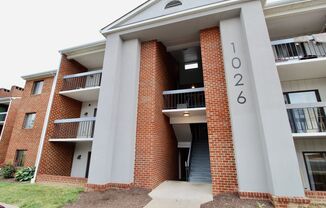 Remodeled 2 bedroom 2 bath condo on the top floor with vaulted ceilings - 1026-12 Blue Ridge Dr.