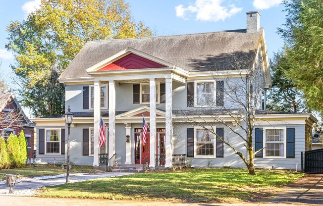 Historic Beauty Close to Downtown