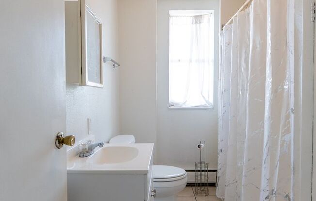 1 bed, 1 bath, $995, Unit 2400 S 4th St 3rd Fl