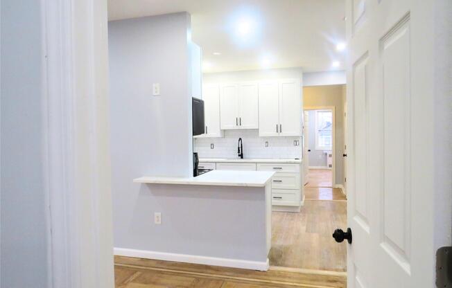 387 E 54 ST