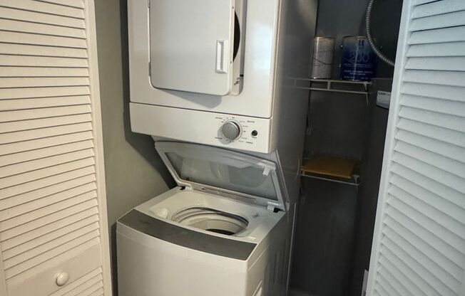 2 bedroom 1 bath in Saint Cloud off 192 and Indiana