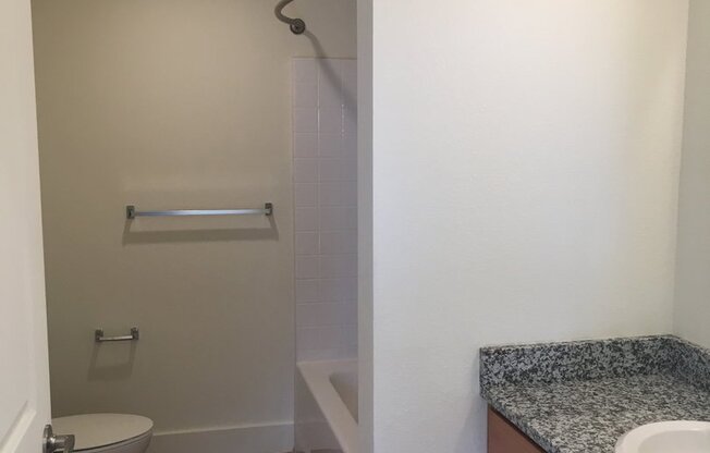 3 beds, 2 baths, 1,125 sqft, $1,995, Unit 2109