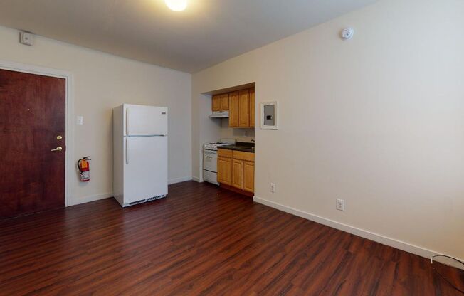 1 bed, 1 bath, 330 sqft, $1,045, Unit 203