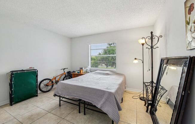 3 beds, 2 baths, 1,300 sqft, $1,800