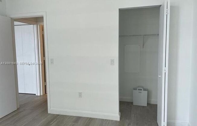 1 bed, 1 bath, 609 sqft, $3,450, Unit 55 SW 9th St # 3102