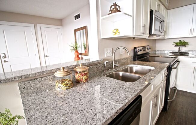 2 beds, 1 bath, 803 sqft, $1,395, Unit 4912-03