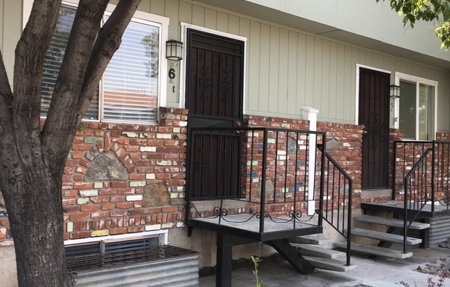 GATED 2 BED/2.5 BATH TOWN-HOME WITH LARGE FINISHED BASEMENT/CLOSE TO DOWNTOWN - RECENTLY REMODELED - NEW PAINT, FLOORING AND CARPET THROUGHOUT